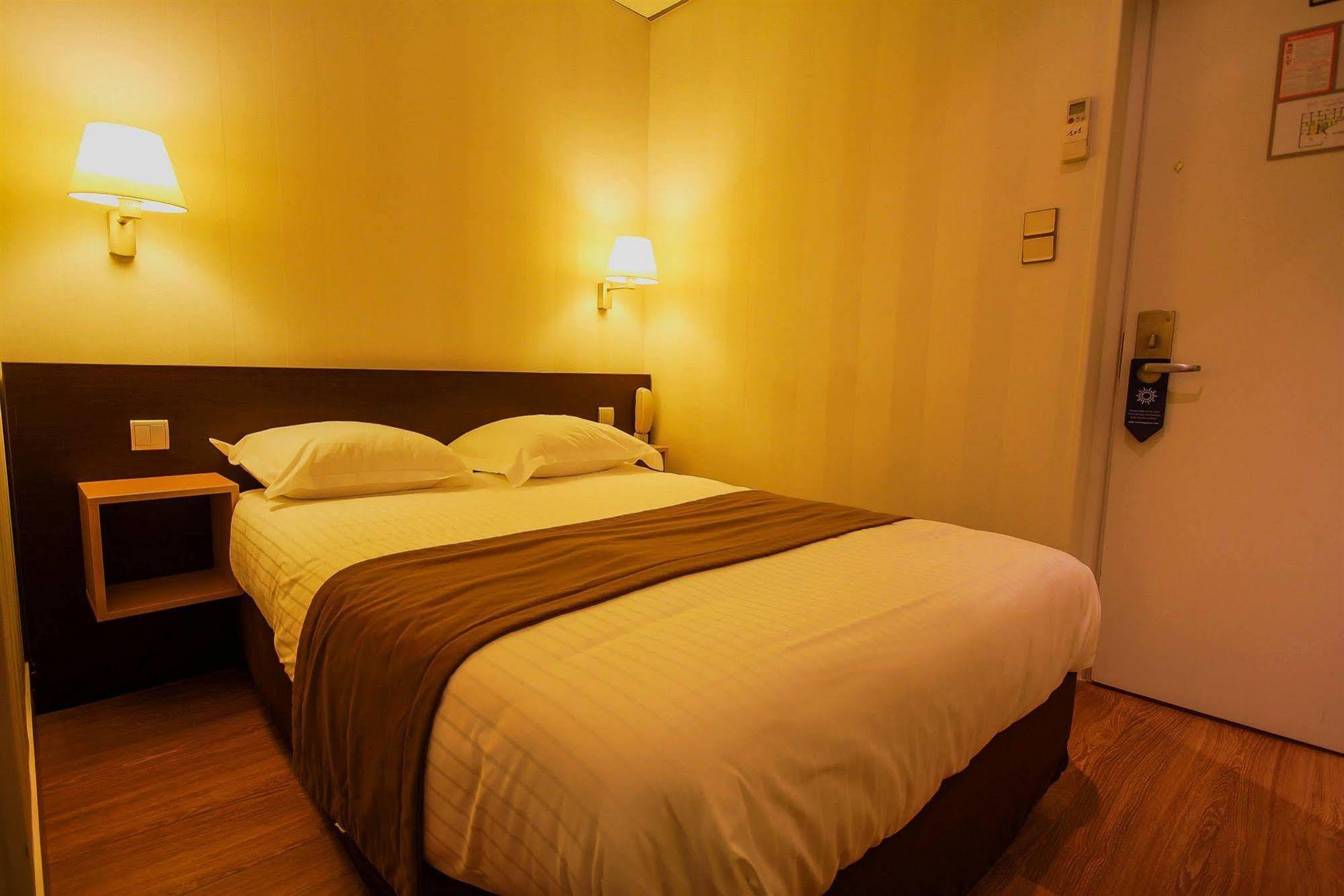 Hotel Des Trois Gares Paris Exterior photo